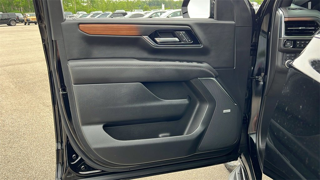 Used 2025 GMC Yukon Denali image 9