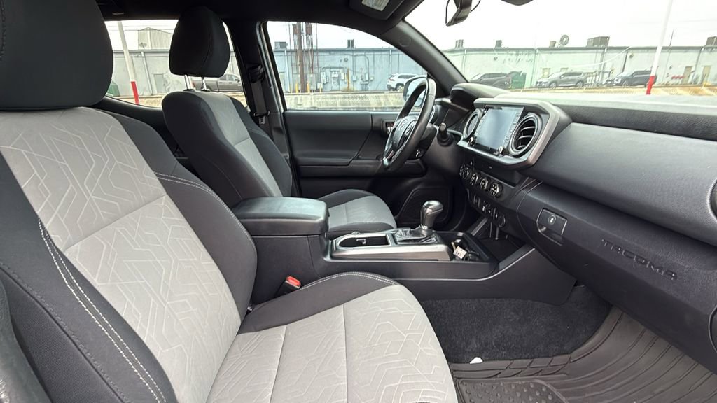 Used 2020 Toyota Tacoma TRD Off-Road AWD/4WD image 30
