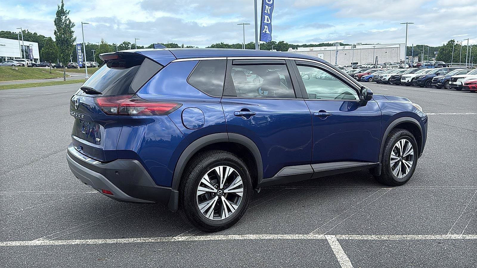 Used 2022 Nissan Rogue SV FWD image 5
