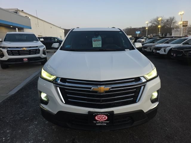 Used 2023 Chevrolet Traverse LT w/ LT Premium Package image 2