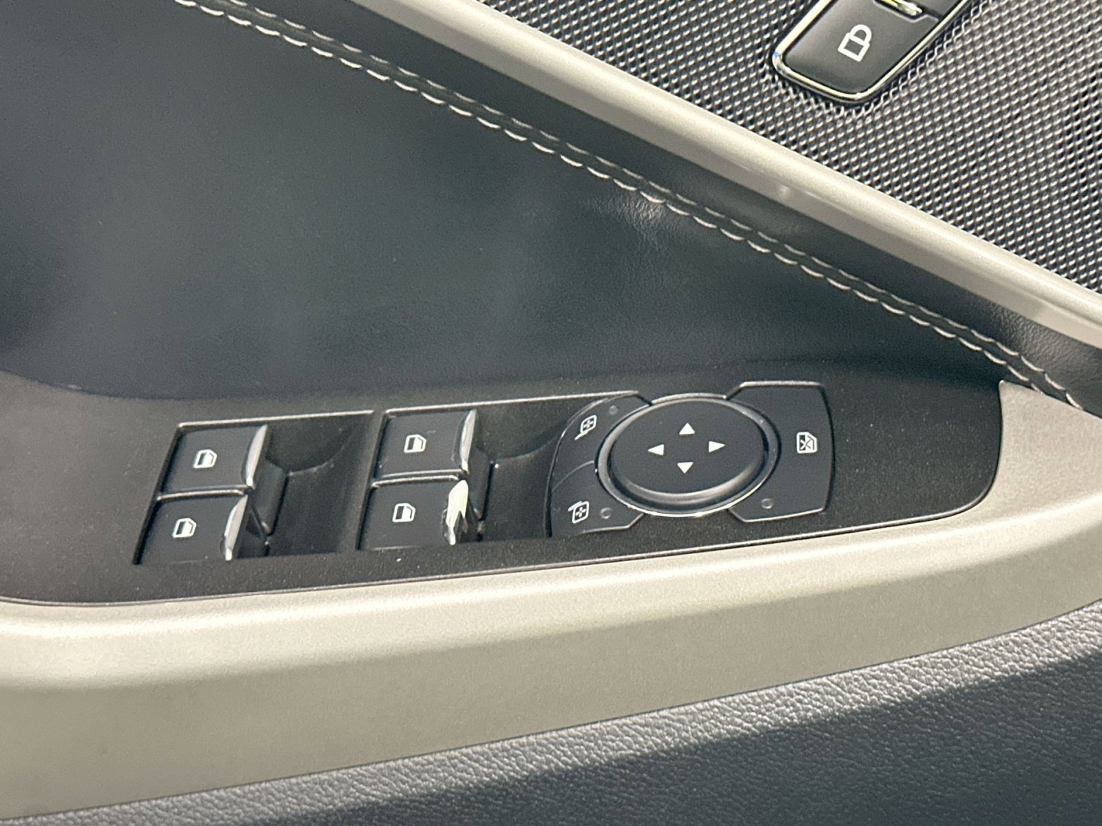 Used 2022 Ford Explorer XLT w/ Equipment Group 202A image 16