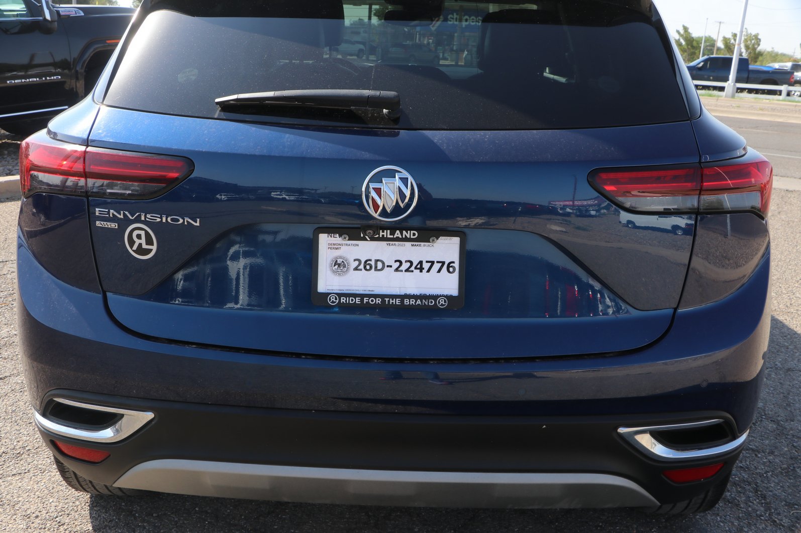 Used 2023 Buick Envision Essence AWD/4WD image 6