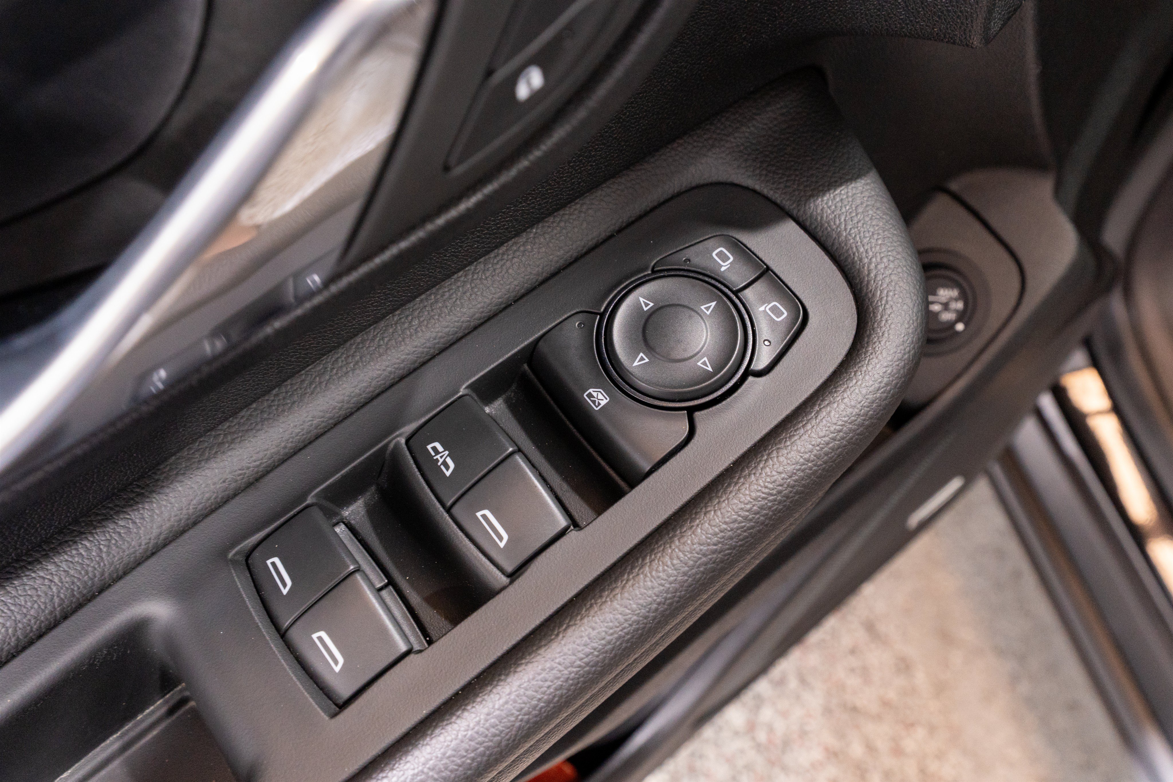 Used 2024 GMC Terrain SLT w/ Infotainment Package II FWD image 15