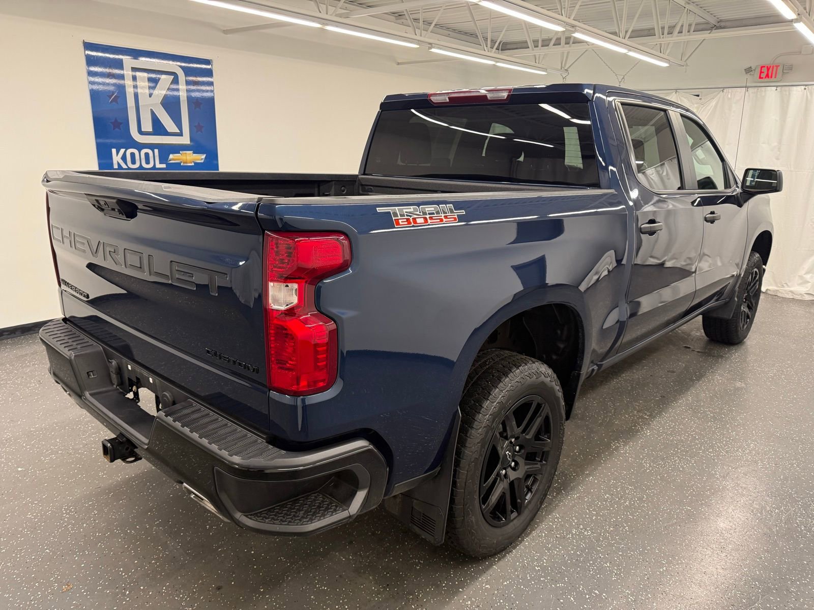 Used 2023 Chevrolet Silverado 1500 Custom Trail Boss w/ LPO, Dark Essentials Package image 2