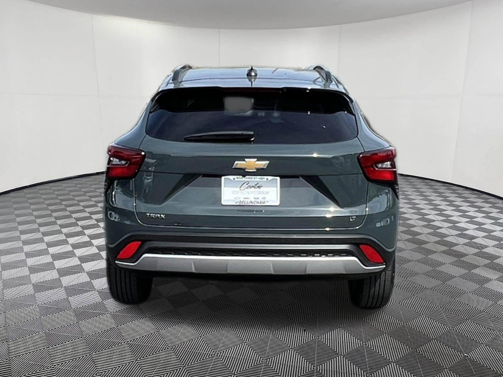 Used 2025 Chevrolet Trax LT FWD image 5