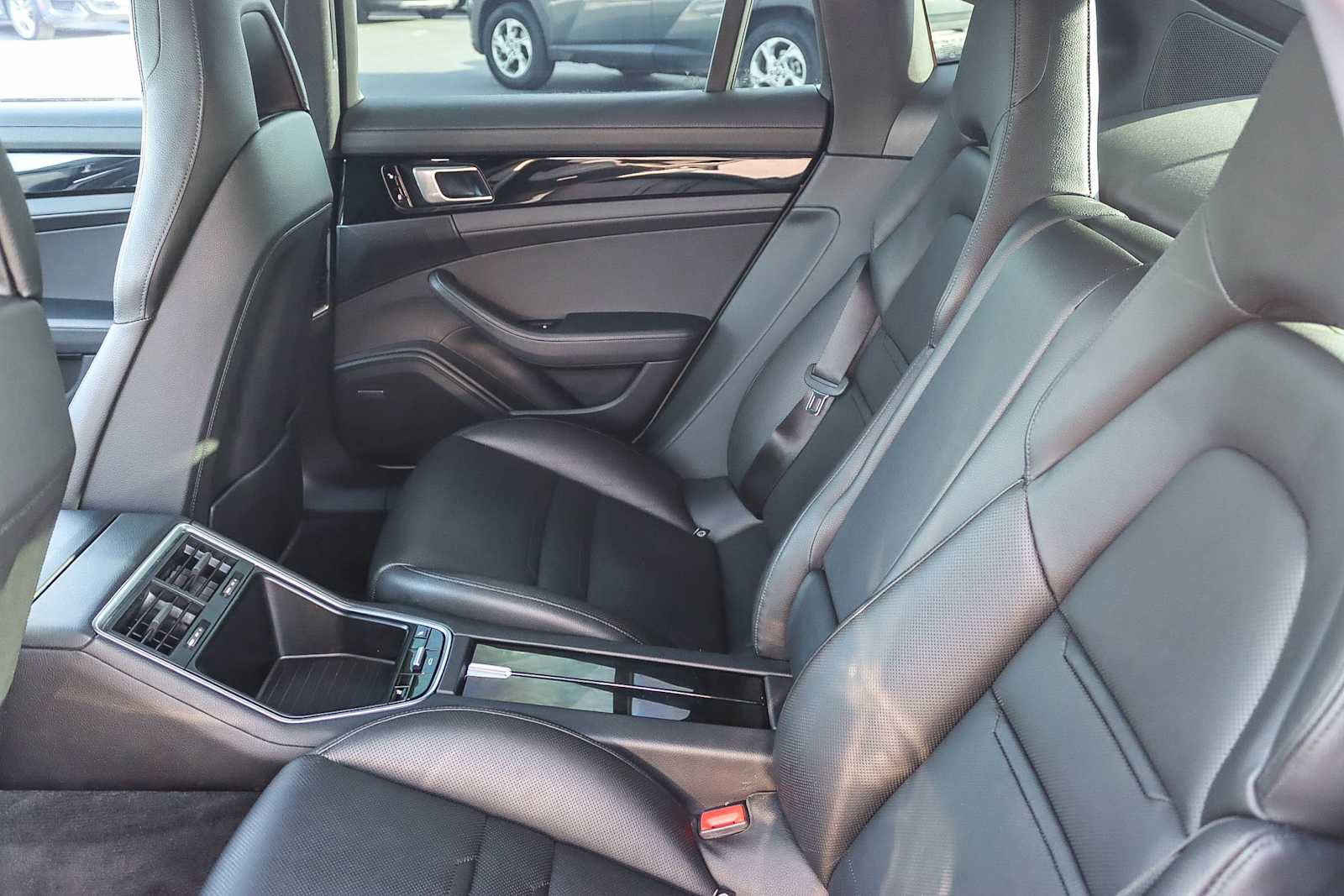 Used 2018 Porsche Panamera 4 image 19