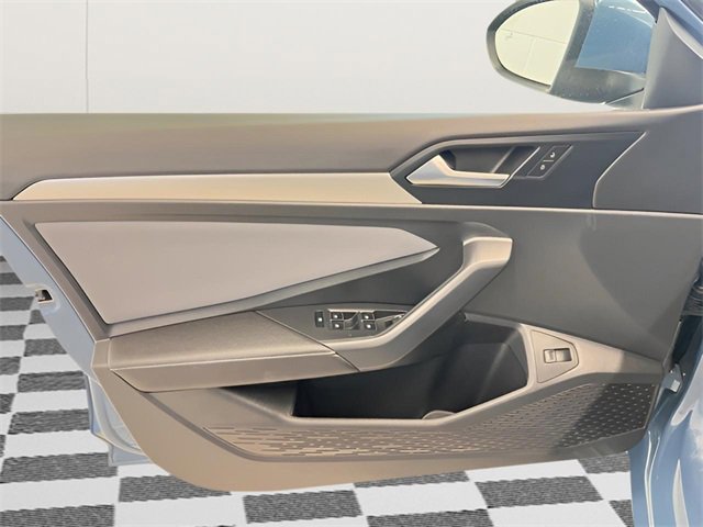 Used 2025 Volkswagen Jetta SE image 11