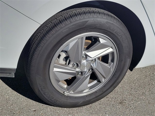 Certified 2025 Hyundai Elantra SE image 22