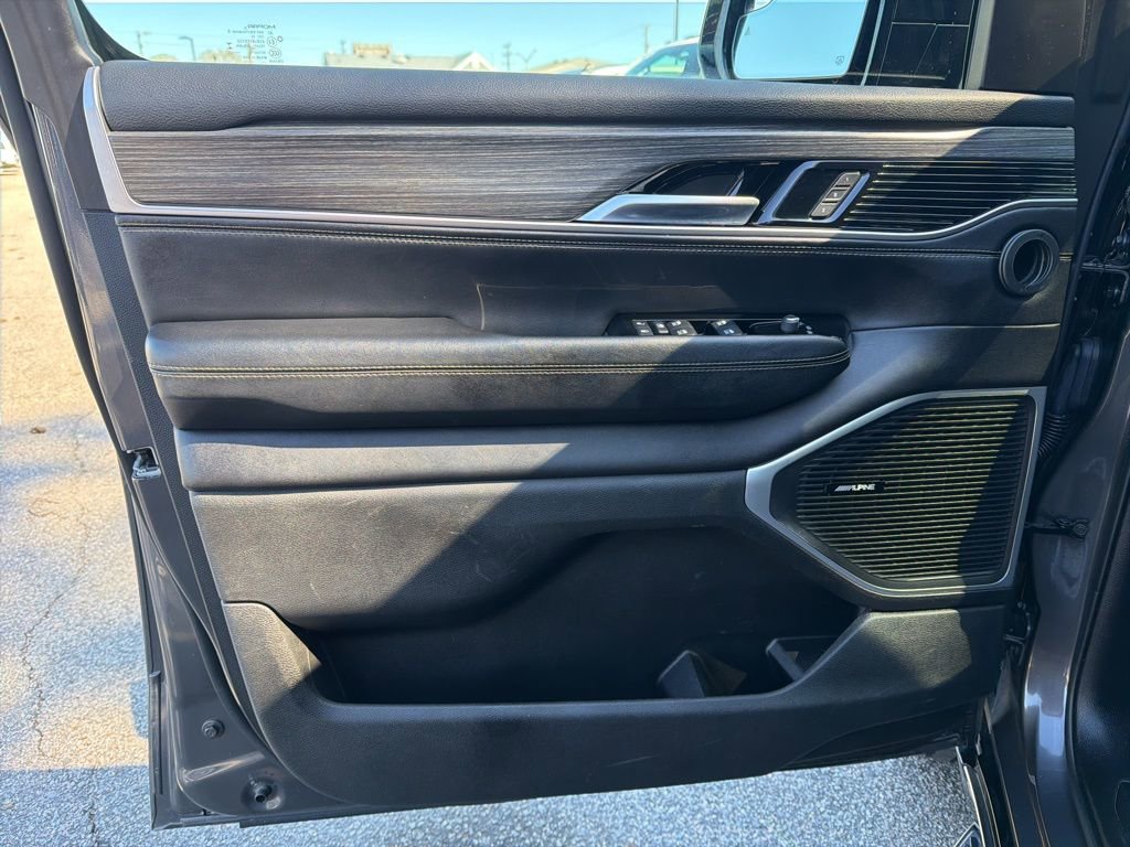 Used 2023 Jeep Wagoneer Series III w/ Preferred Equipment Group image 12