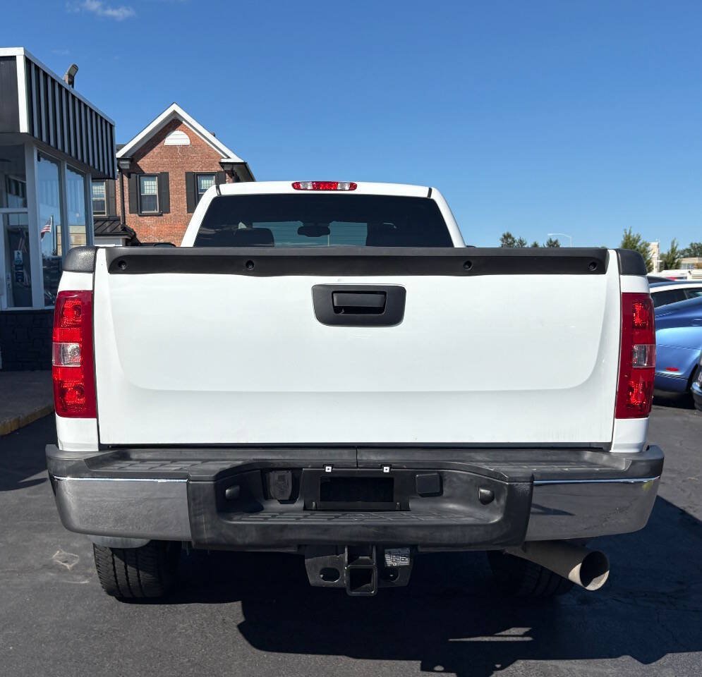 Used 2011 Chevrolet Silverado 3500 LT AWD/4WD image 6