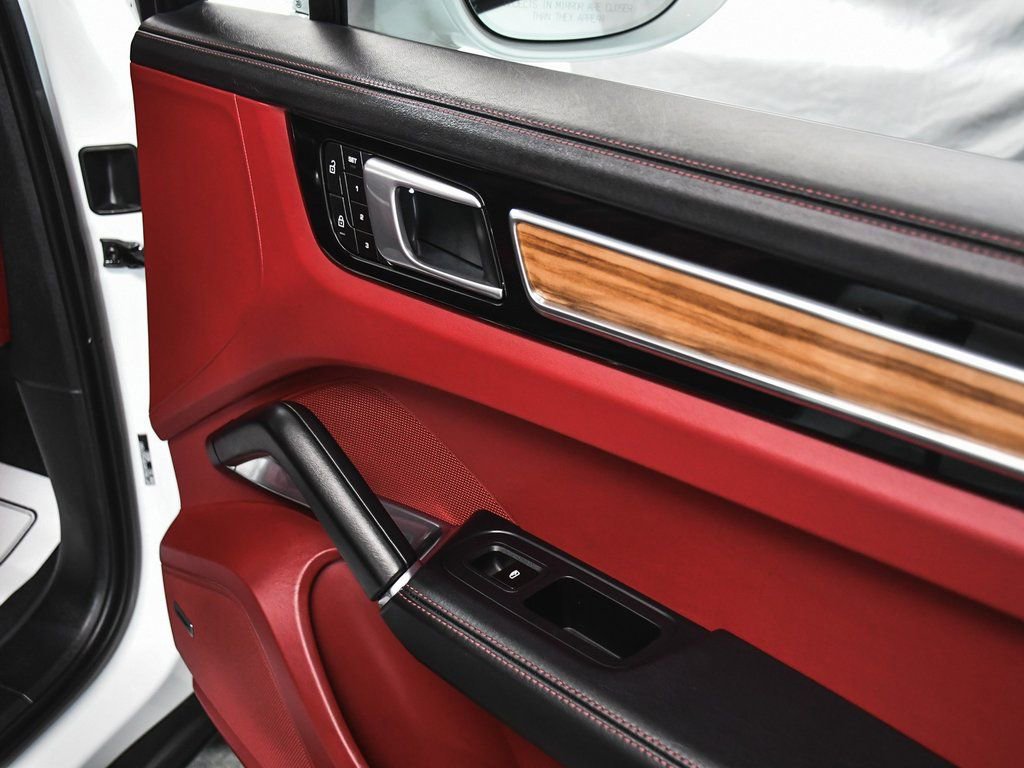 Used 2023 Porsche Cayenne Turbo S image 20