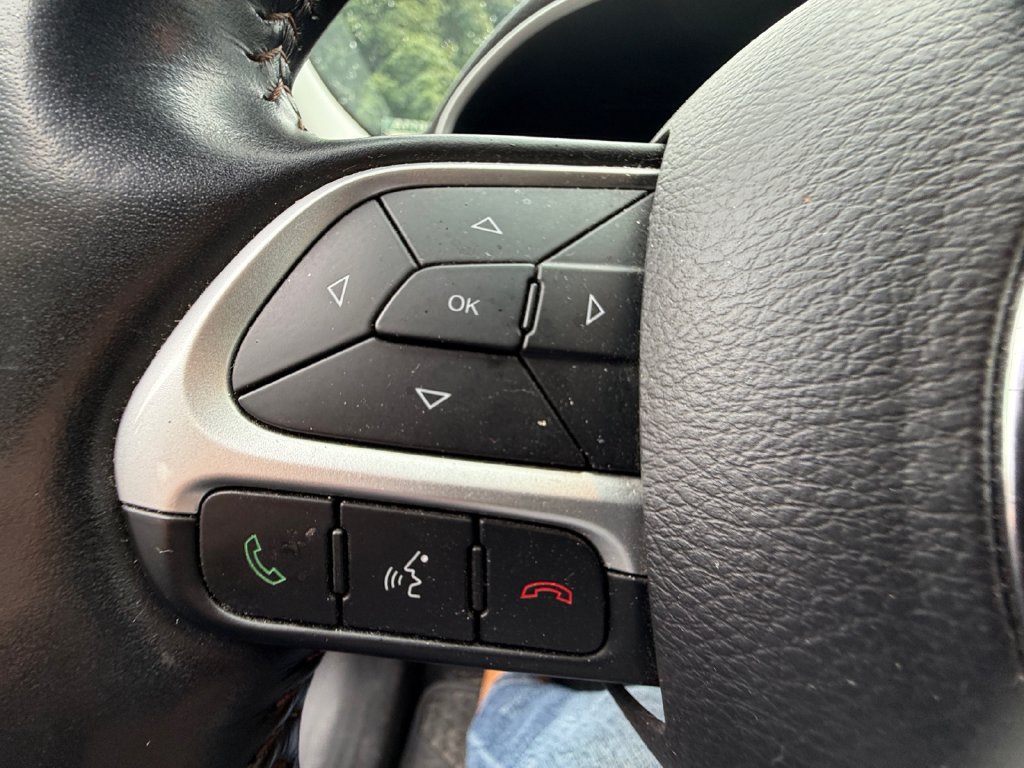 Used 2021 Jeep Compass Latitude w/ Convenience Group AWD/4WD image 16