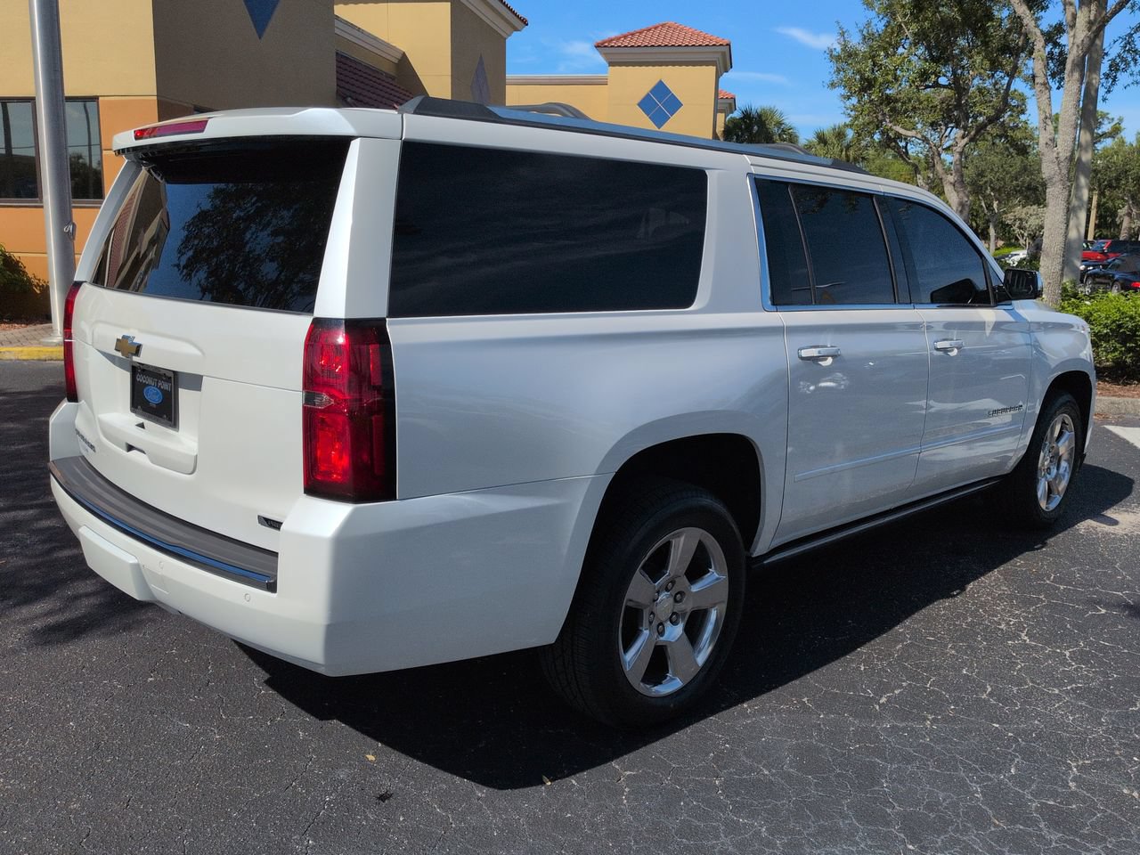 Used 2018 Chevrolet Suburban Premier w/ Max Trailering Package AWD/4WD image 4