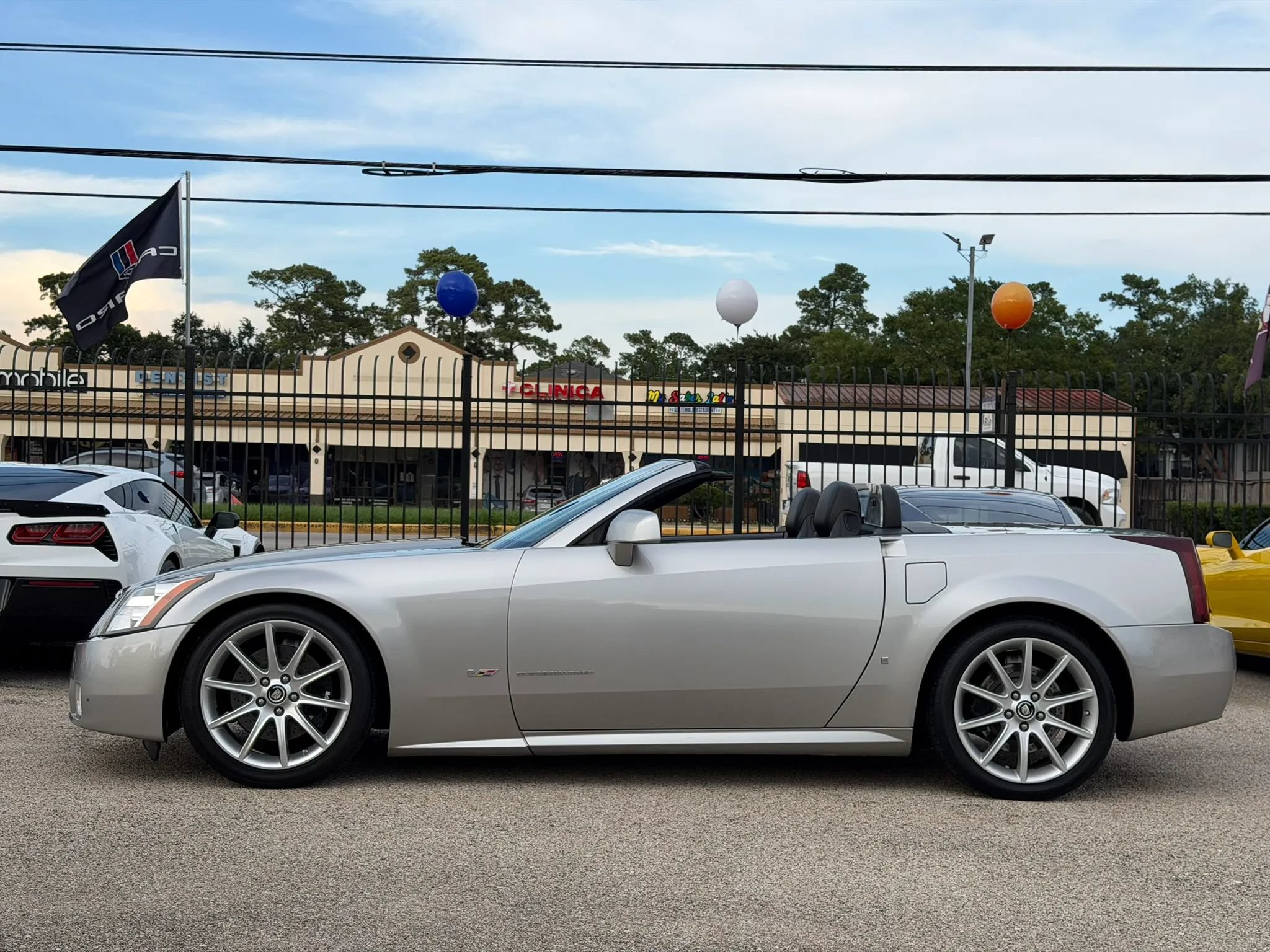 Used 2007 Cadillac XLR V RWD image 10