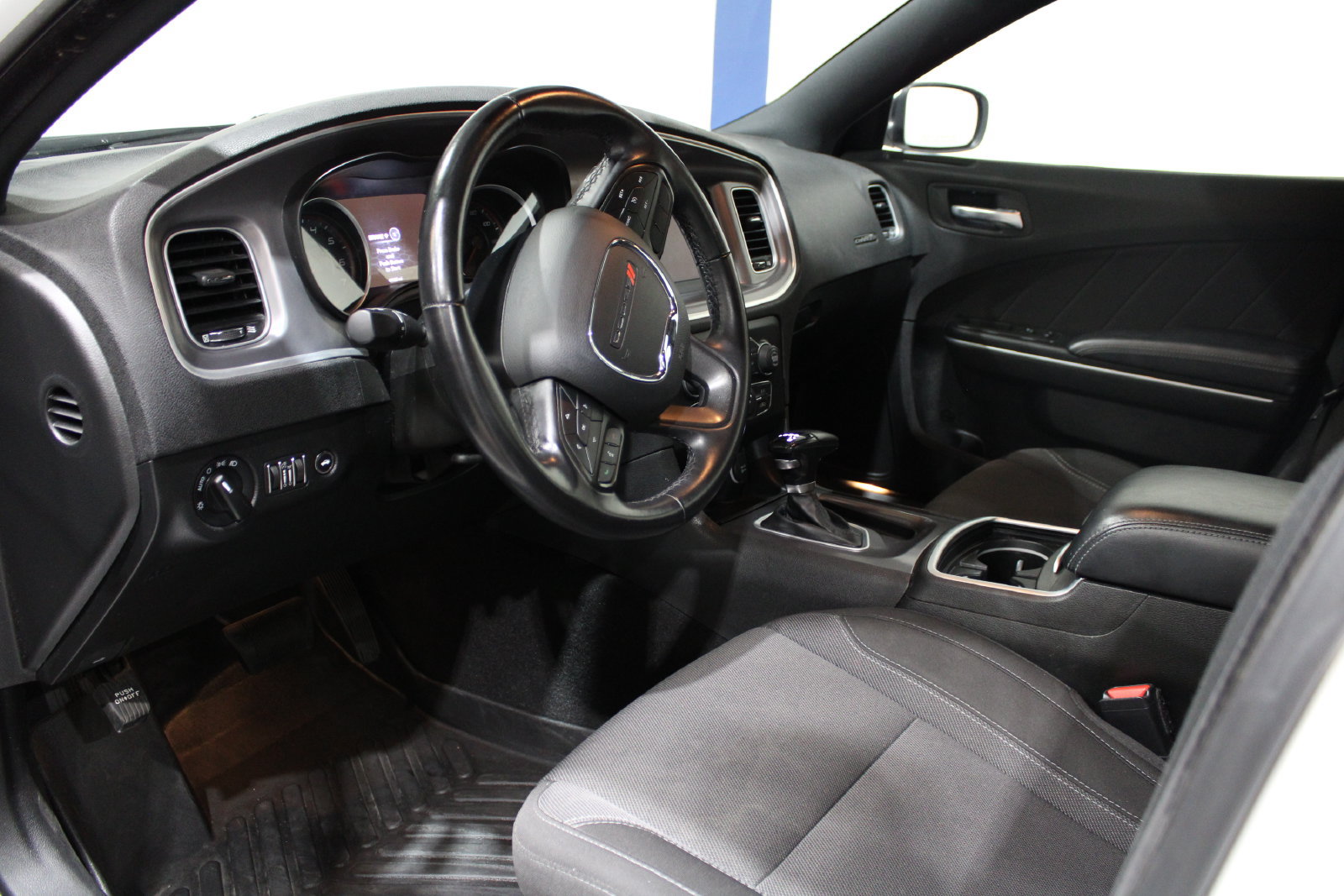 Used 2022 Dodge Charger SXT RWD image 13
