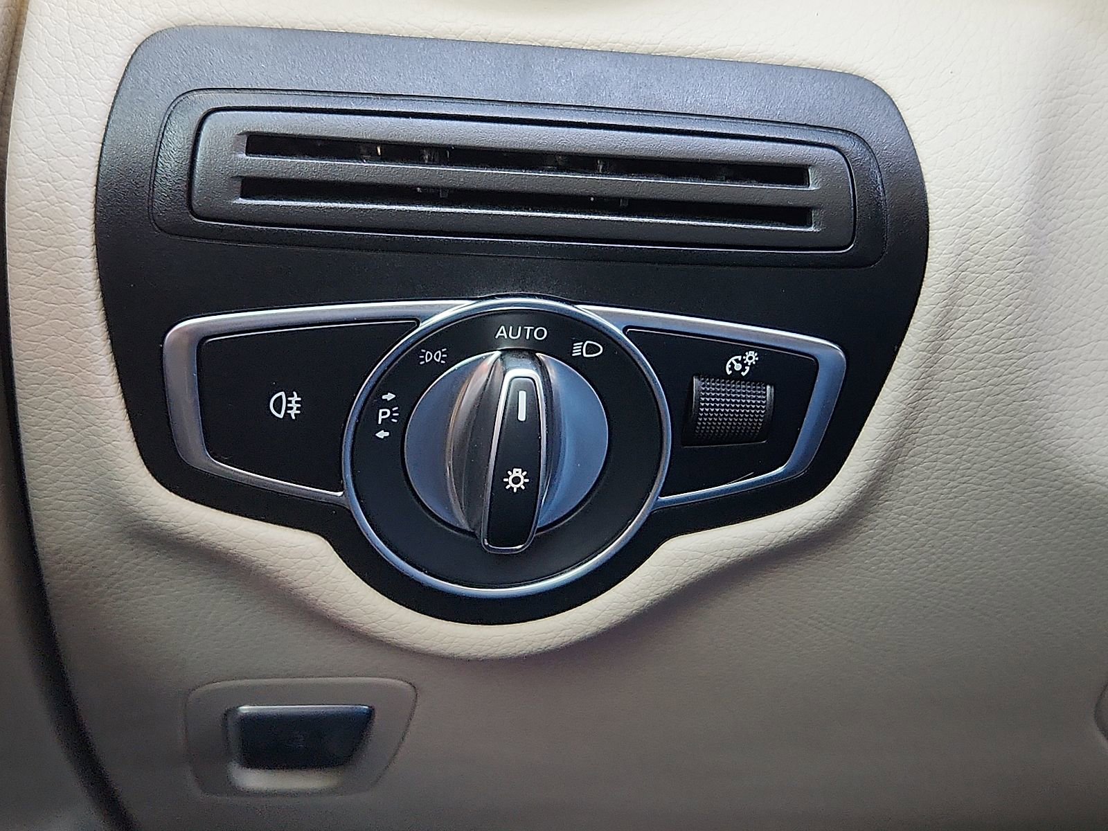 Used 2022 Mercedes-Benz GLC 300 image 21