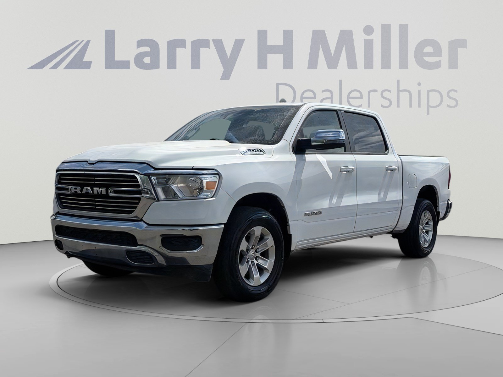 Used 2024 RAM 1500 Laramie AWD/4WD image 2