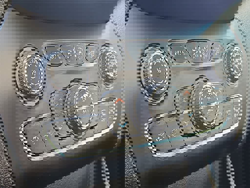 Used 2022 Jeep Cherokee Latitude Lux image 11