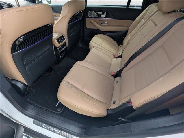 Used 2025 Mercedes-Benz GLS 580 4MATIC image 17