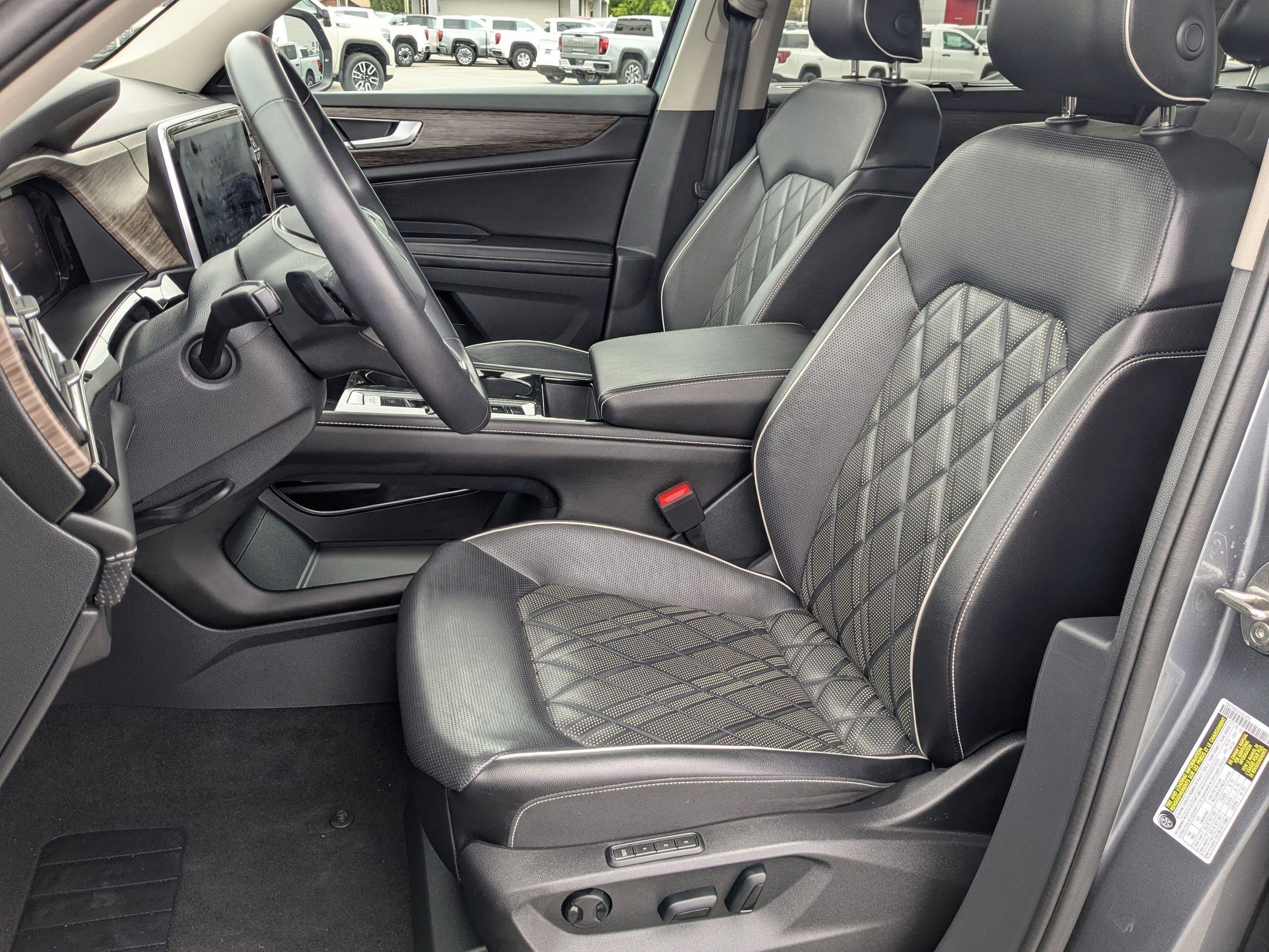 Used 2024 Volkswagen Atlas SEL Premium R-Line AWD/4WD image 27