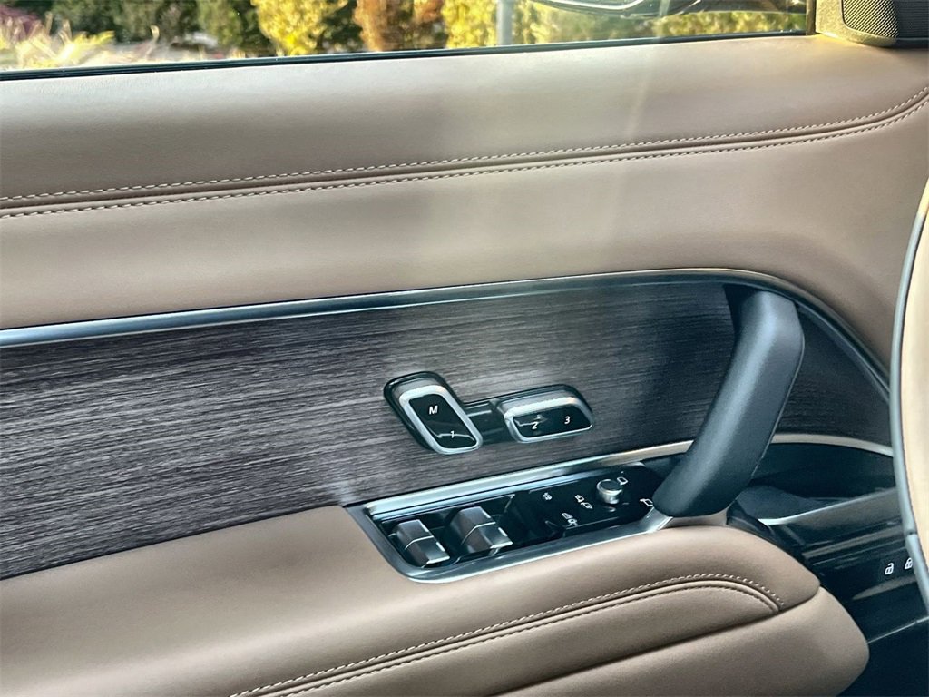 New 2026 Land Rover Range Rover Long Wheelbase SE image 22