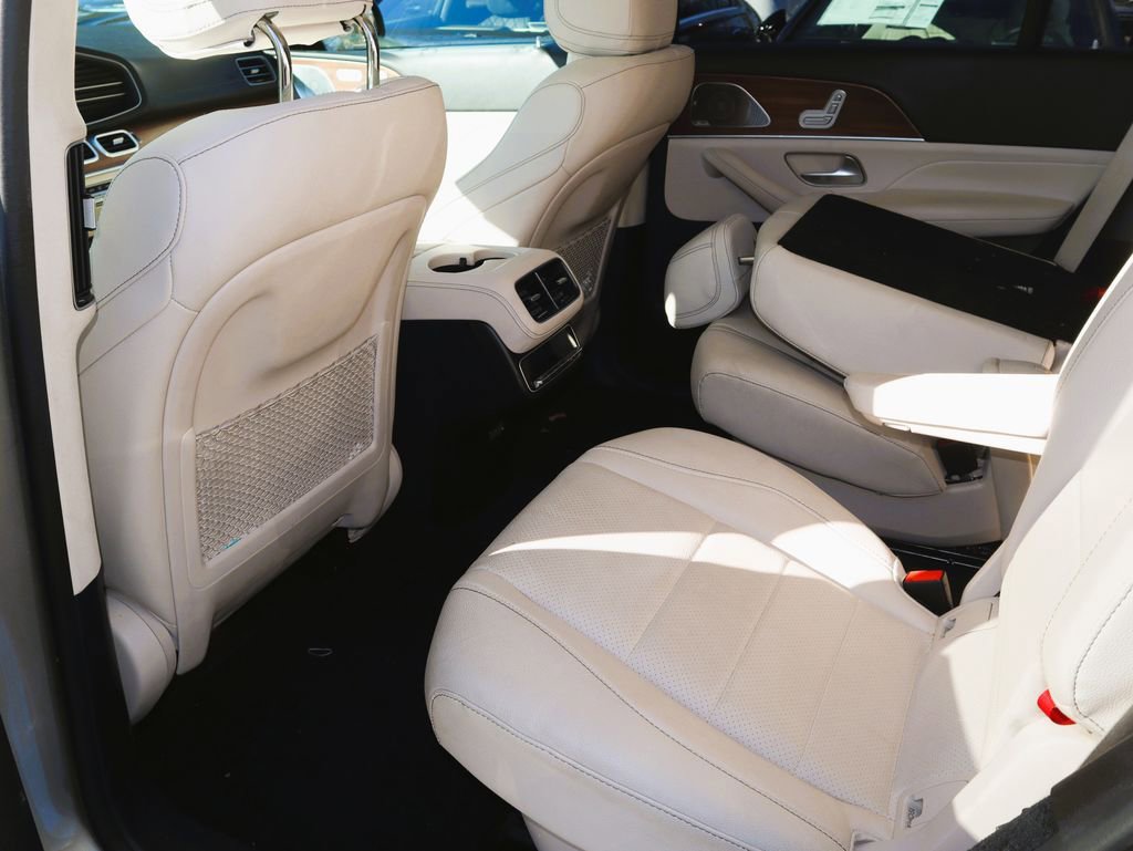 Used 2023 Mercedes-Benz GLS 450 4MATIC image 10