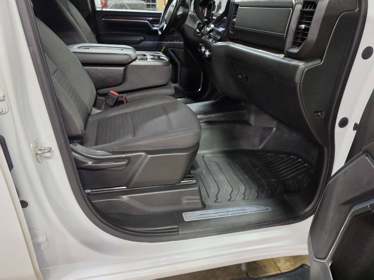 Used 2024 GMC Sierra 3500 SLE w/ SLE Convenience Package AWD/4WD image 18