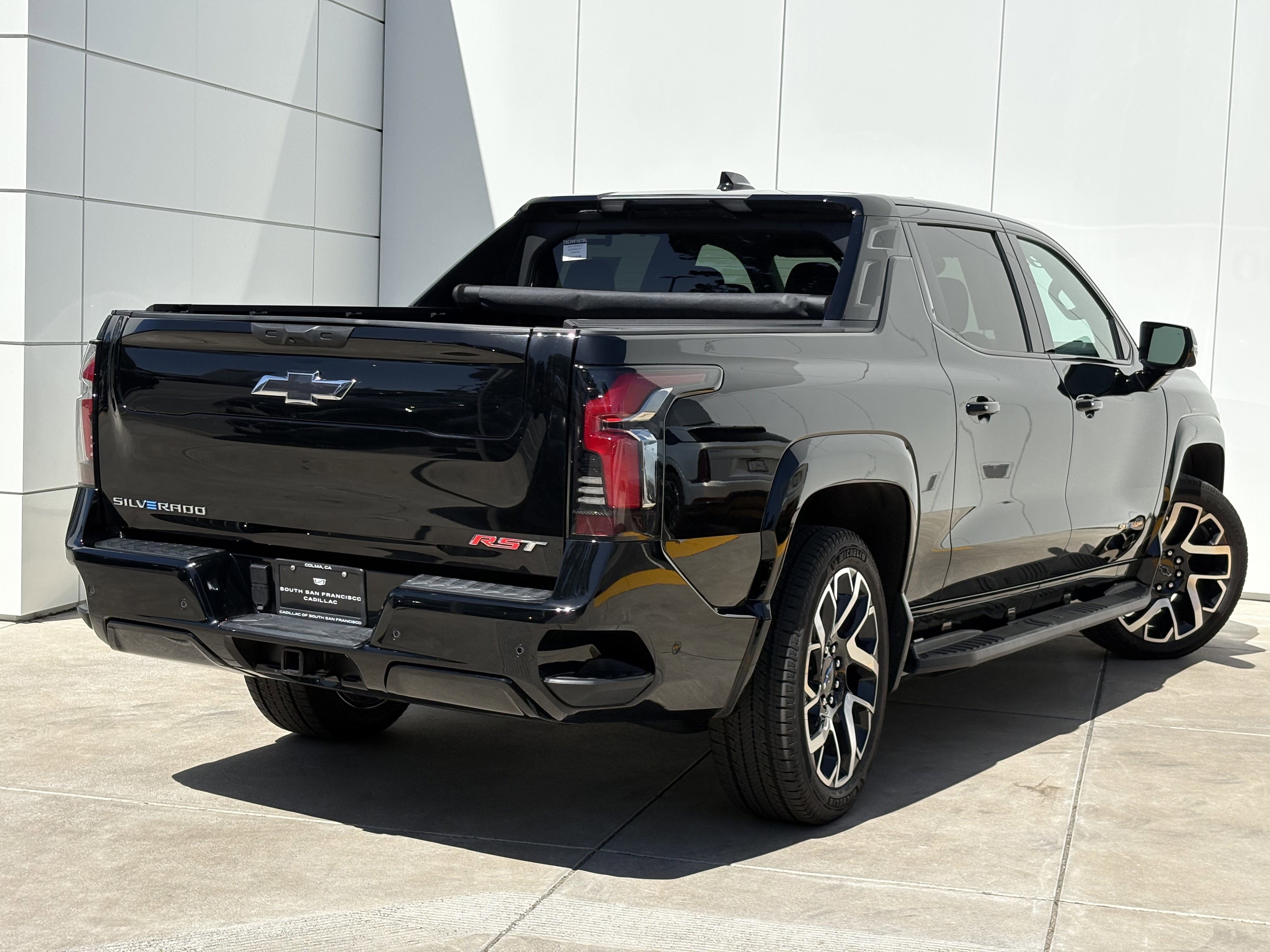 Used 2025 Chevrolet Silverado EV RST AWD/4WD image 7