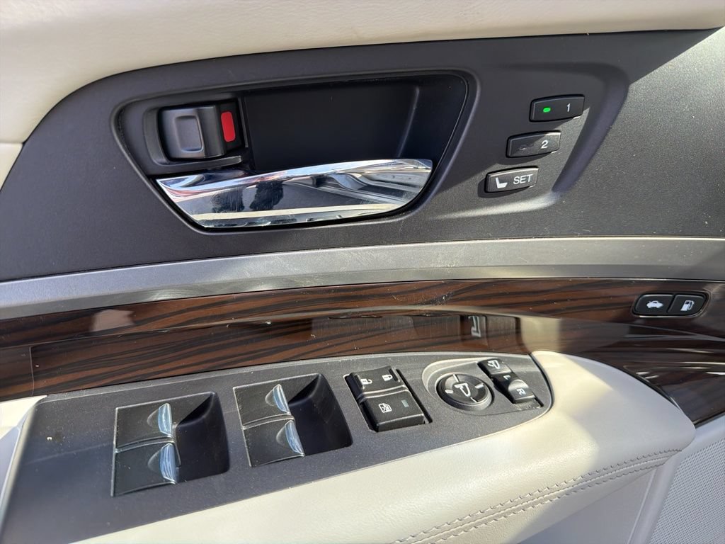 Used 2017 Acura RLX w/ Technology Package FWD image 5