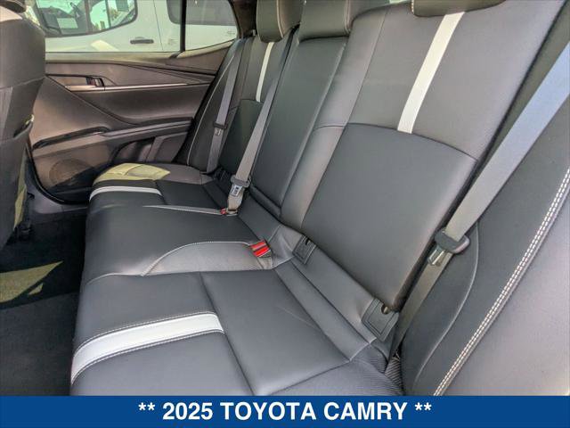 Used 2025 Toyota Camry SE w/ Convenience Package image 21