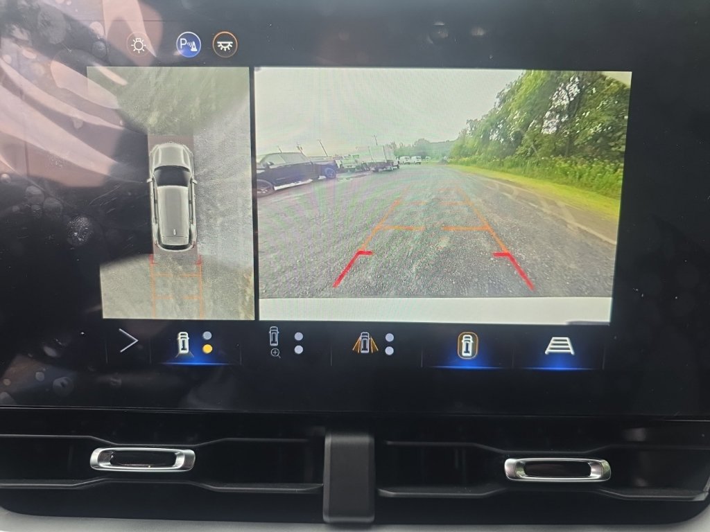Used 2025 Chevrolet Equinox LT w/ Safety and Technology Package AWD/4WD image 29