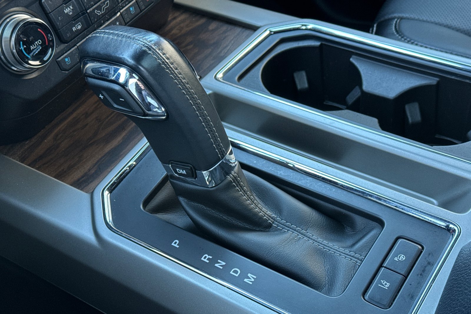 Certified 2018 Ford F150 Lariat w/ Equipment Group 502A Luxury image 17