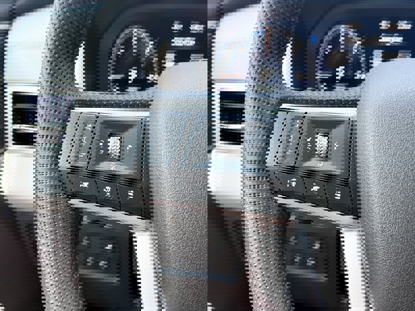 New 2025 Mitsubishi Outlander 4WD Plug-In Hybrid image 46