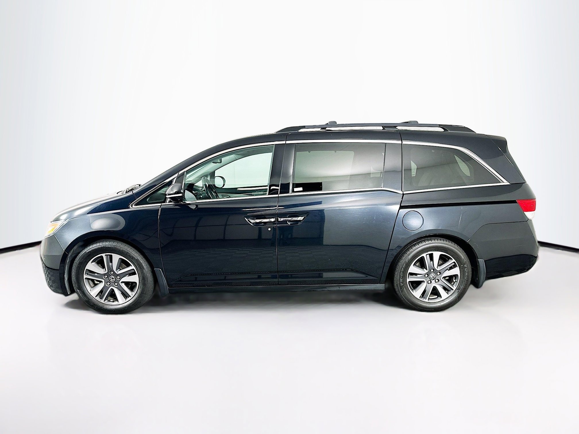 Used 2016 Honda Odyssey Touring Elite image 4