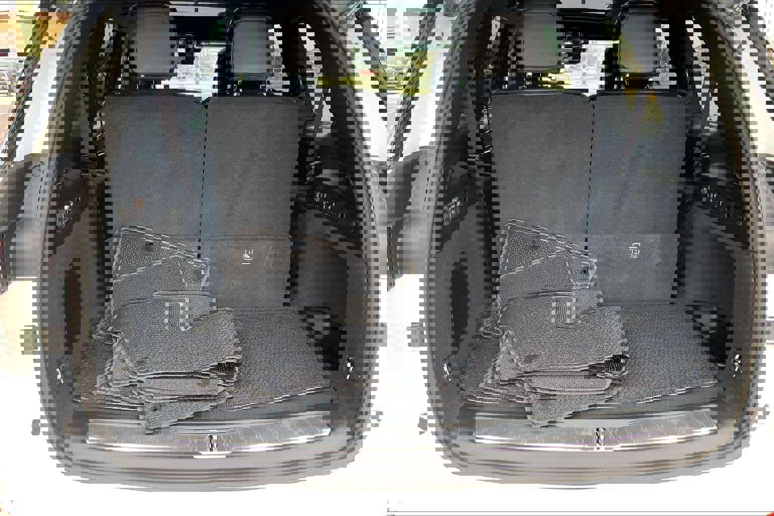 Used 2025 Jeep Grand Cherokee L Summit w/ Obsidian Package AWD/4WD image 4