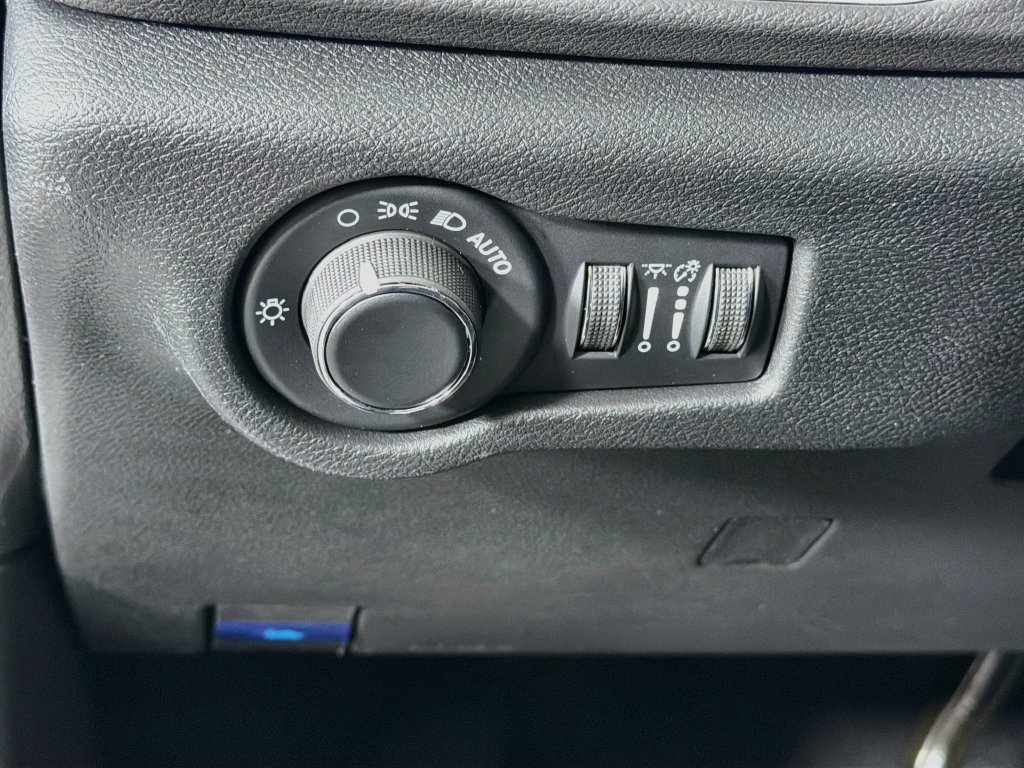 New 2027 Chrysler Pacifica LX FWD image 10