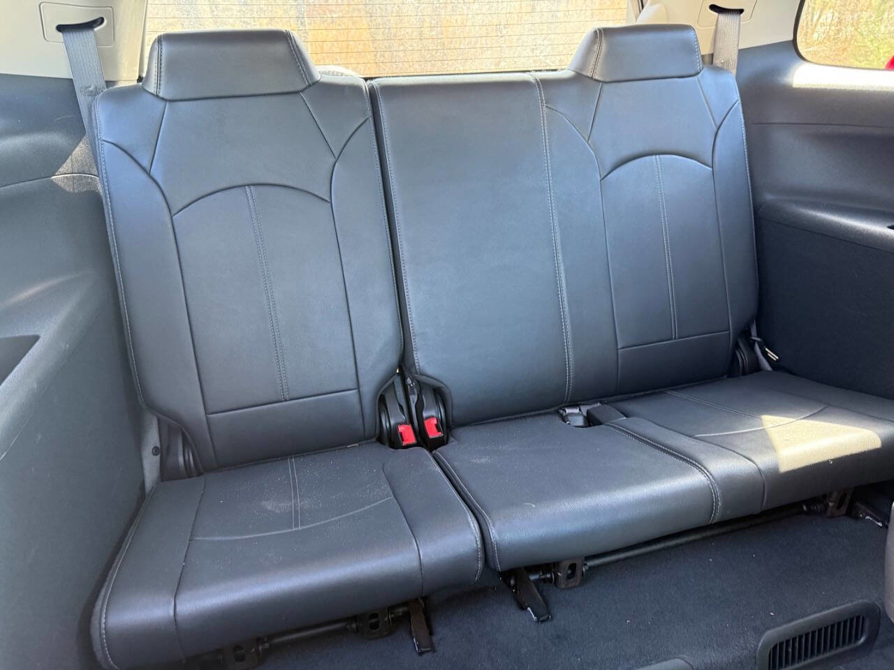 Used 2015 GMC Acadia SLT image 19