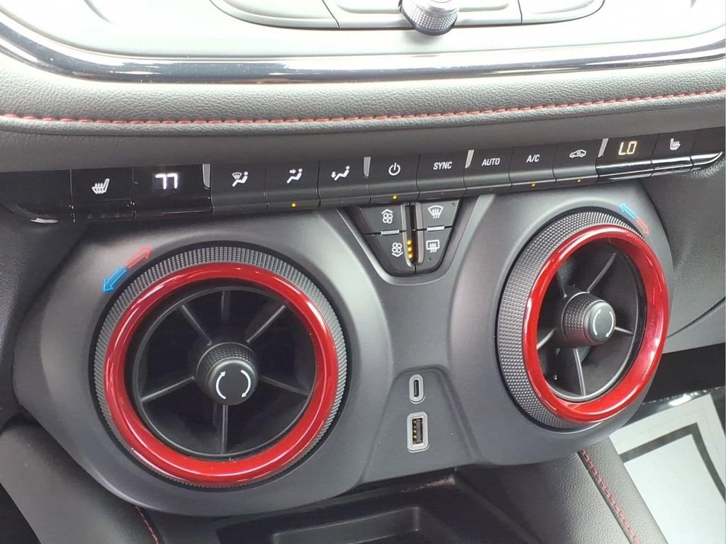 Used 2025 Chevrolet Blazer RS FWD image 12