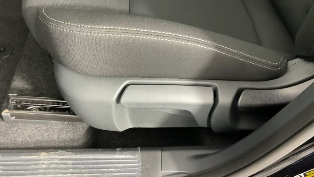 New 2025 Nissan Rogue S image 28