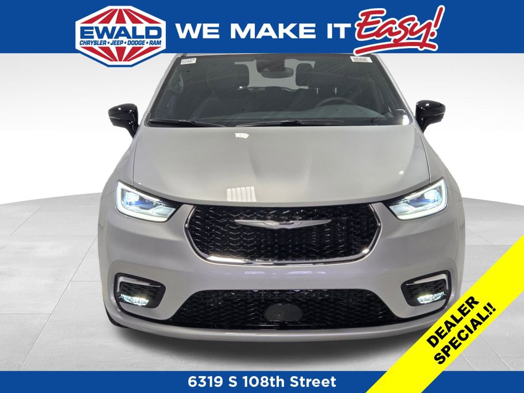 New 2026 Chrysler Pacifica Select AWD/4WD image 10