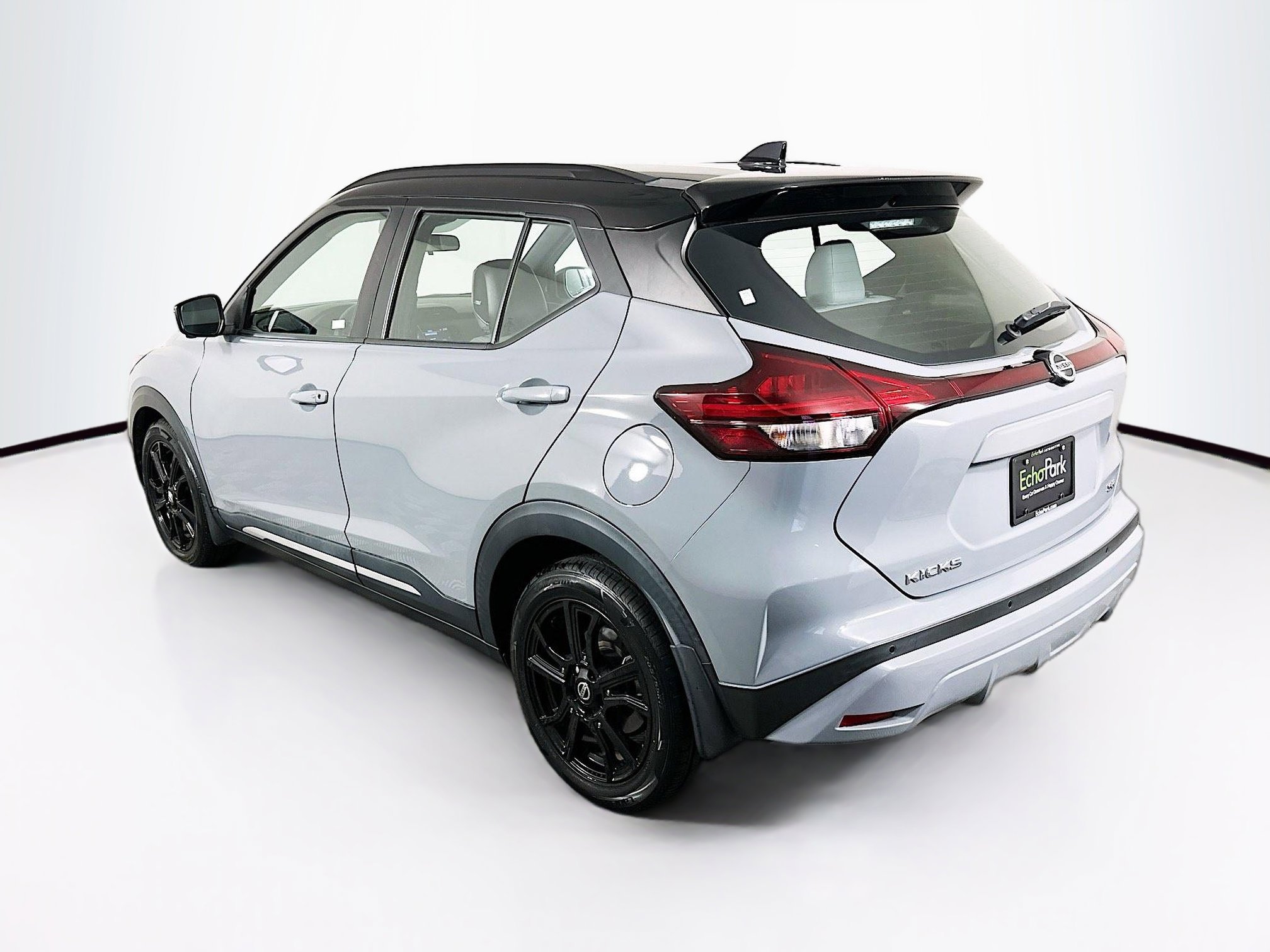 Used 2021 Nissan Kicks SR w/ SR Premium Package FWD image 5