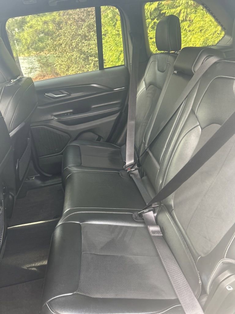 Used 2024 Jeep Grand Cherokee Altitude image 25