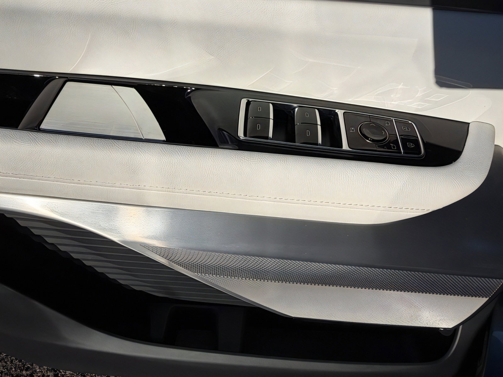 Used 2026 Cadillac Vistiq Luxury image 16