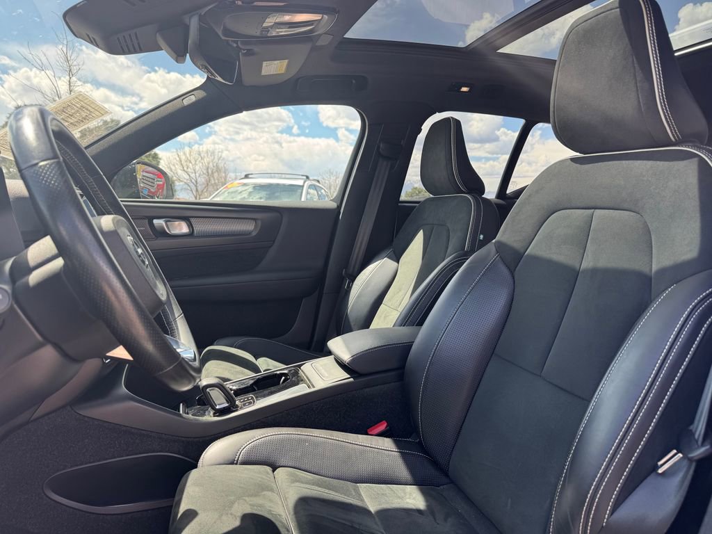 Used 2021 Volvo XC40 P8 Recharge w/ Advanced Package image 7