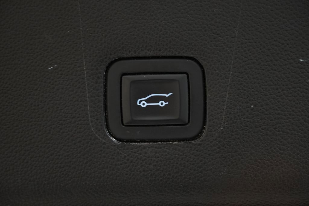 Used 2018 Chevrolet Traverse LT image 10