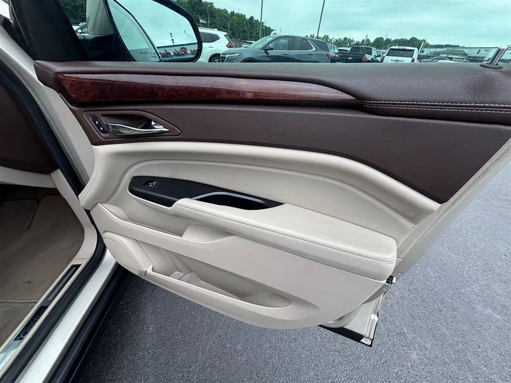 Used 2015 Cadillac SRX Luxury w/ Driver Awareness Package FWD image 29