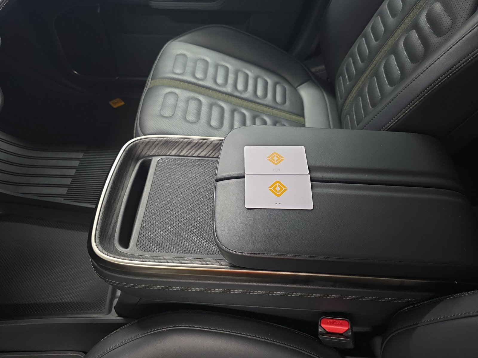 Used 2022 Rivian R1S Launch Edition AWD/4WD image 31