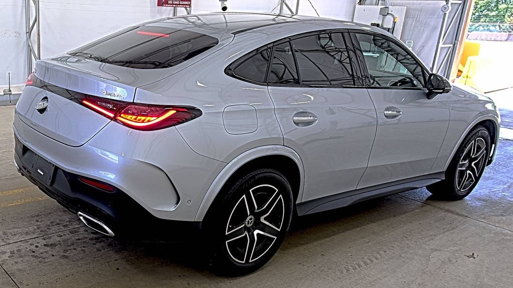 Used 2024 Mercedes-Benz GLC 300 4MATIC w/ AMG Line image 4