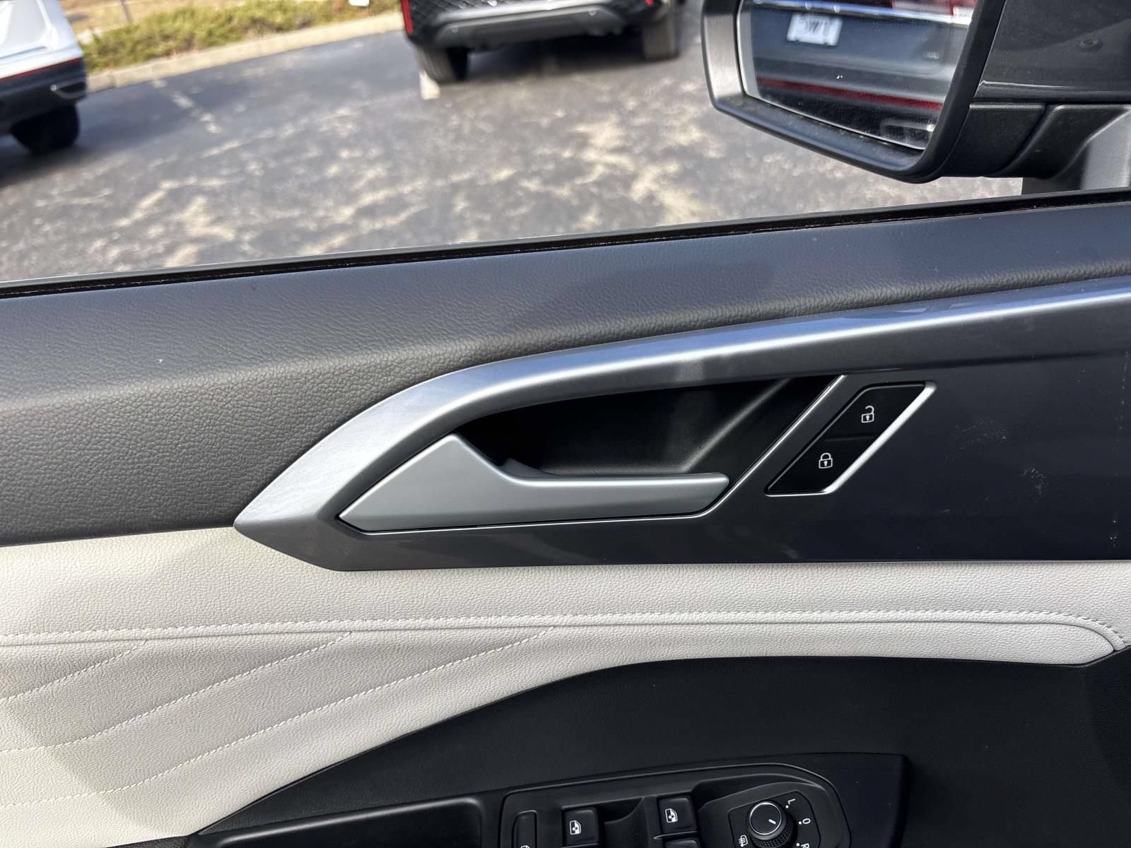 New 2026 Volkswagen Taos SEL AWD/4WD image 12