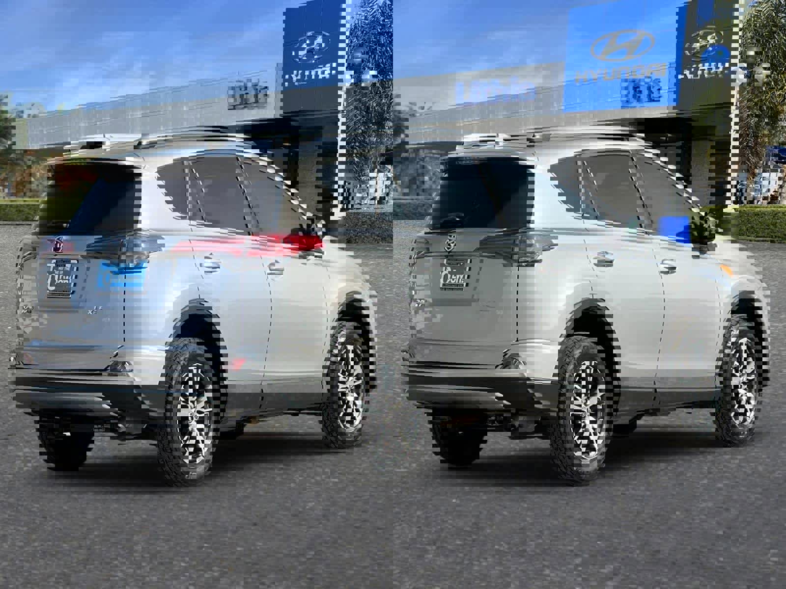 Used 2018 Toyota RAV4 XLE image 3